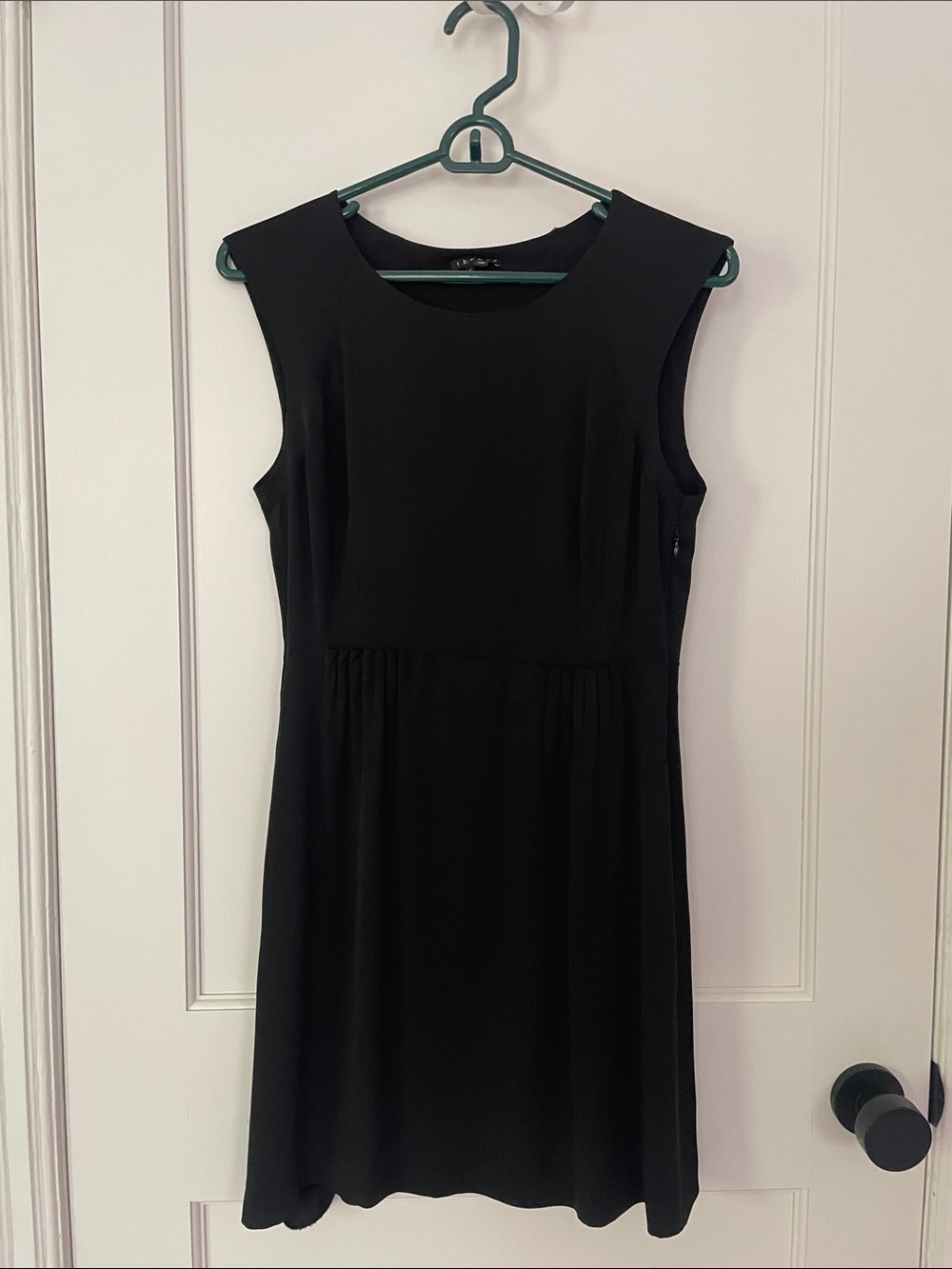 Theory Size 4 Classic Black Sleeveless A-Line Silk Pleated Dress